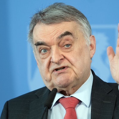 Das Bild zeigt Herbert Reul (CDU), Innenminister von Nordrhein-Westfalen. Foto: Federico Gambarini/dpa