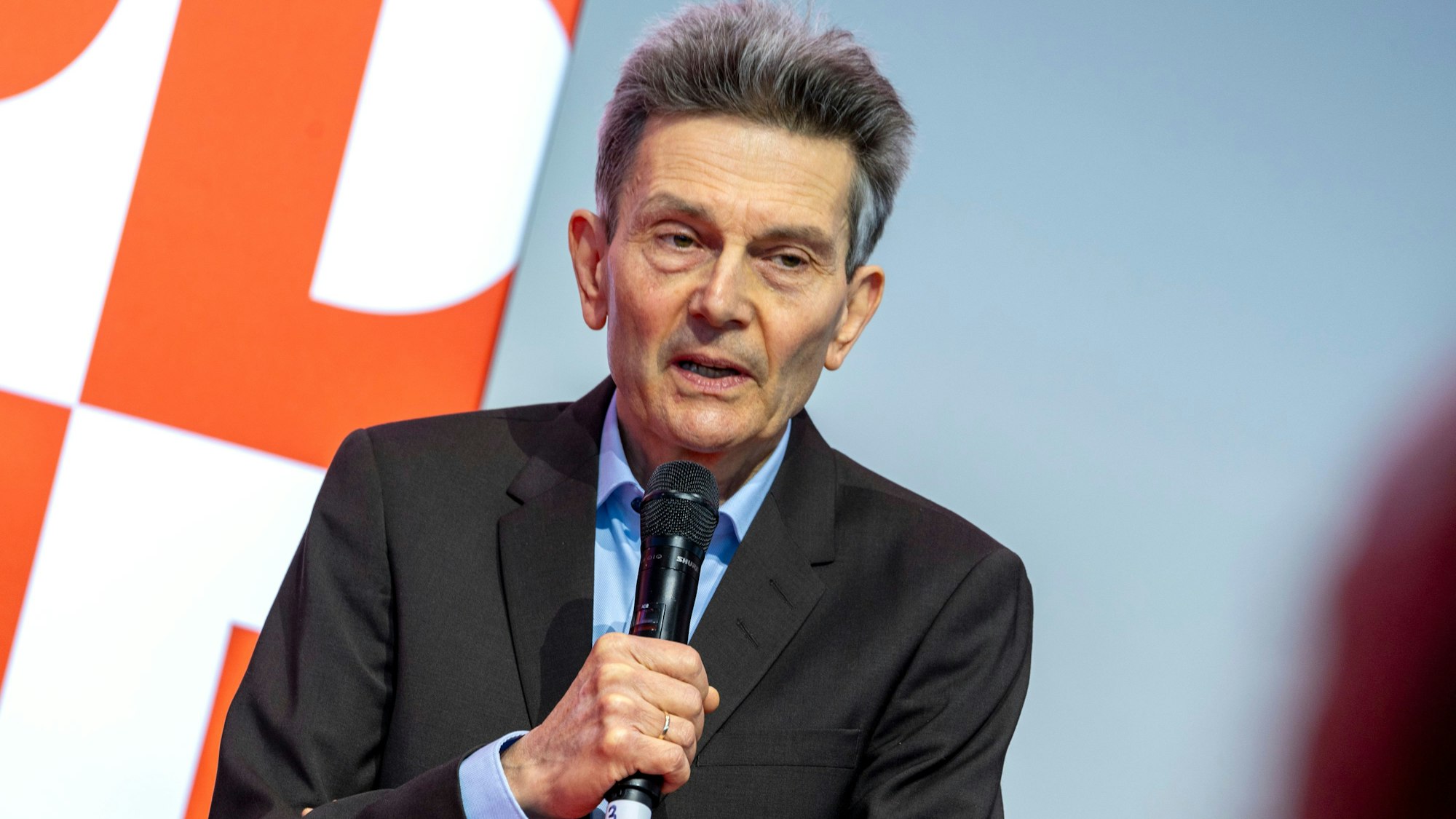 Rolf Mützenich bei einem Wahlkampf-Auftritt in seiner Heimatstadt Köln 2025. Von 2019 bis 2025 war der Kölner Abgeordnete SPD-Fraktionschef im Bundestag.