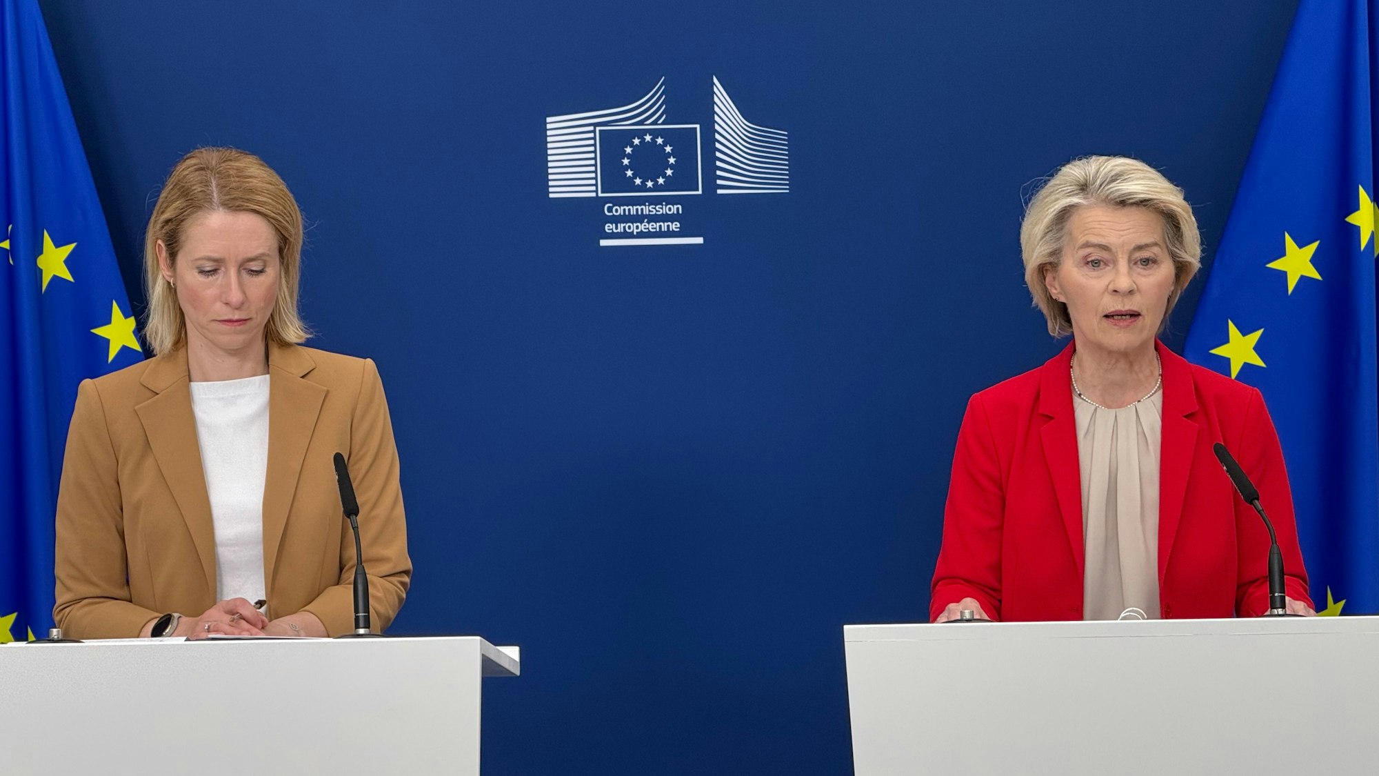 Der EU-Vorschlag sieht Sanktionen gegen Russland vor, zielt auf Energiesektor, Bankensystem und strebt Preisobergrenzen bei Ölexporten an.