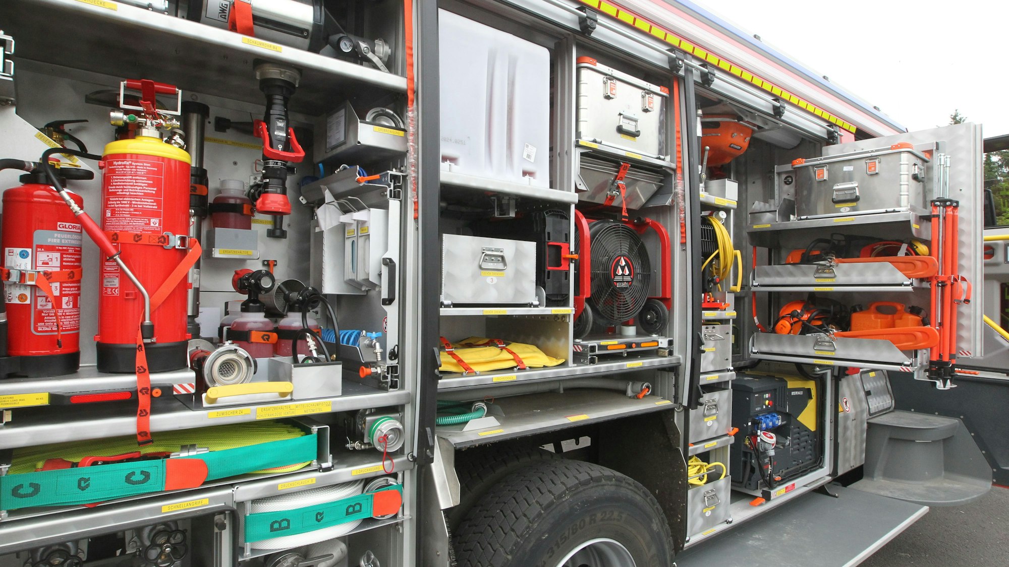 Volle Ausrüstung verbirgt sich im Innenleben der neuen Fahrzeuge.