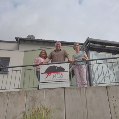 Einzigartig ist das Betreuungskonzept, das die Vereinsvorsitzende Mechthild Glunz, rechts, mit Pflegedienstleiter Karl Heinz Andree, Mitte, und Verwaltungsleiterin Swetlana Fochtberger, links, im Haus Ilona in Neuenothe umsetzt.