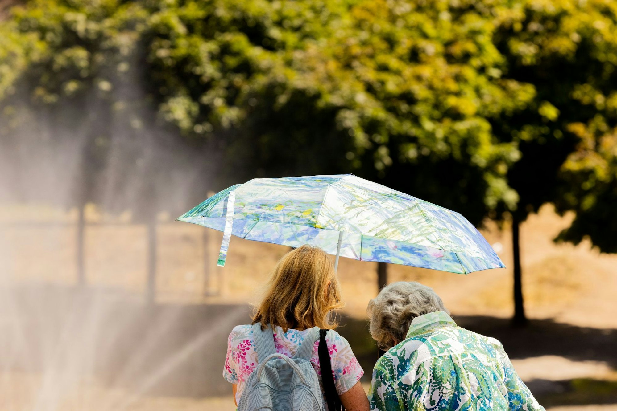Aufmerksamkeit ist wichtig: Ältere und pflegebedürftige Menschen sind bei Hitze besonders gefährdet.