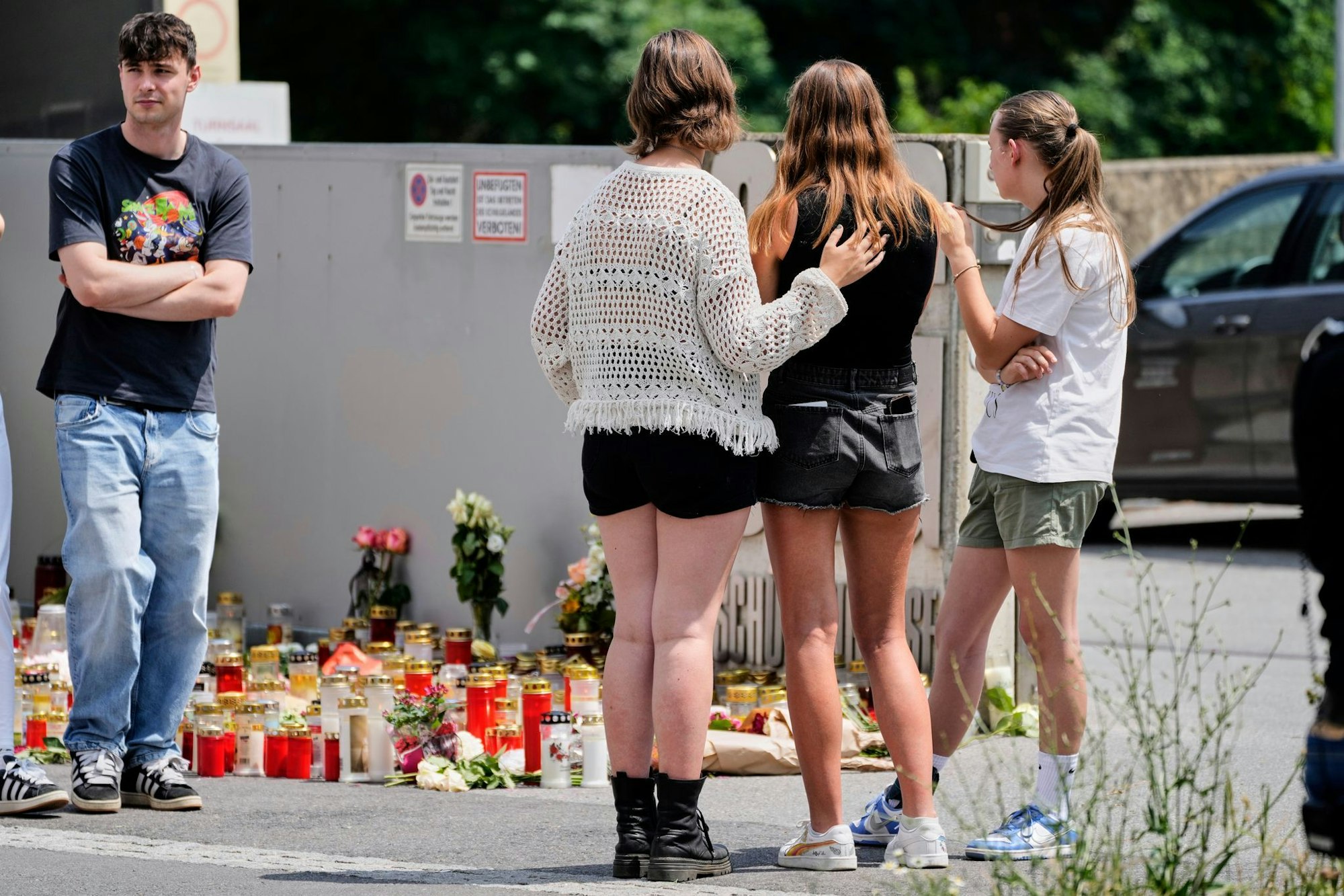 Neun Jugendliche und eine Lehrerin wurden erschossen. Der Täter beging Suizid.