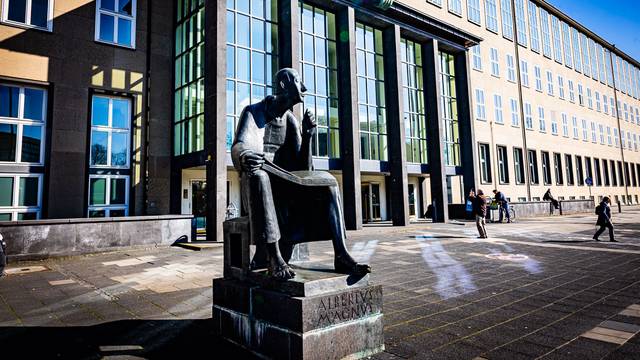 Ein Blick auf den Albertus-Magnus-Platz.