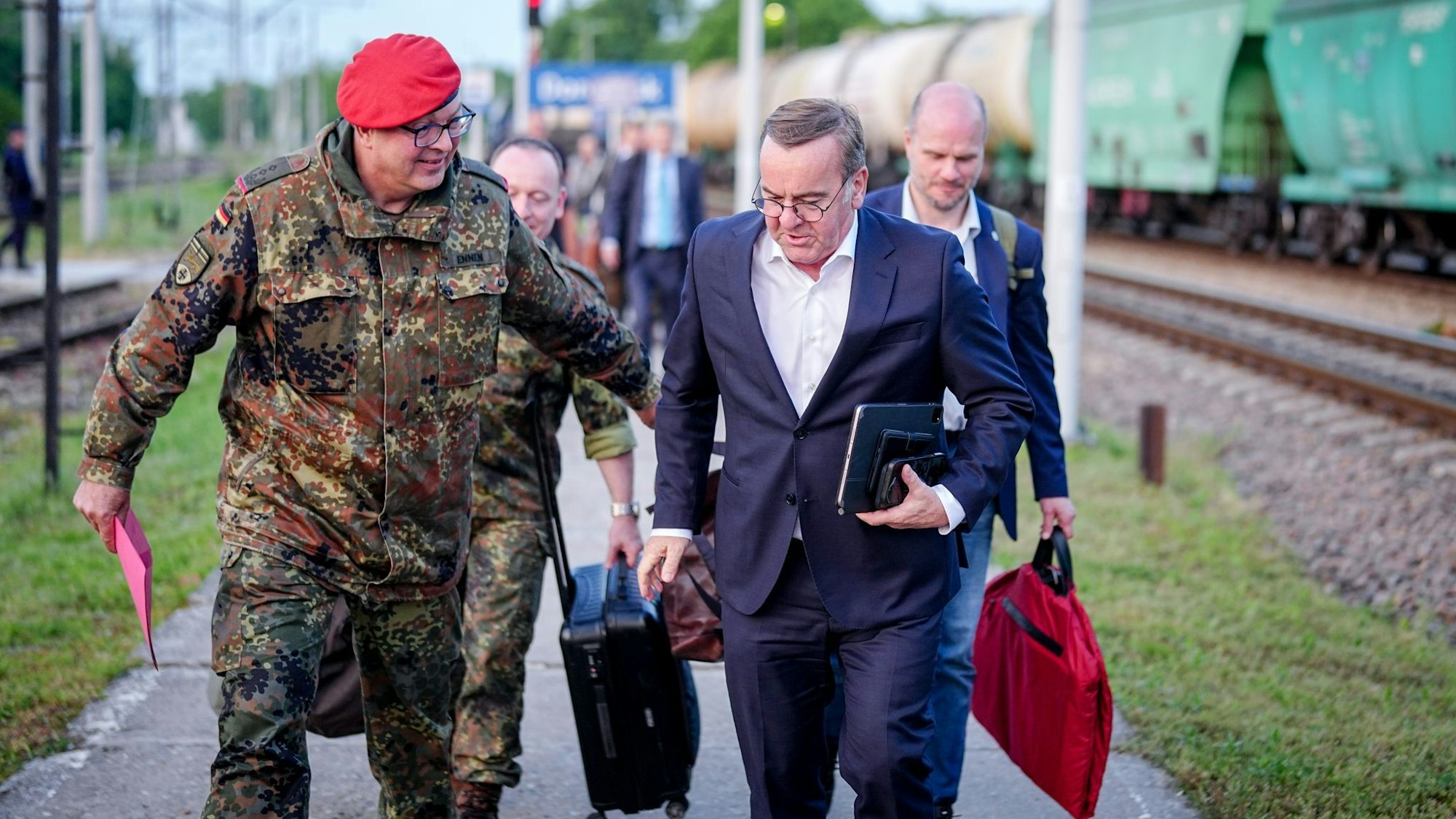 Pistorius traf am Morgen zu einem unangekündigten Besuch in Kiew ein.