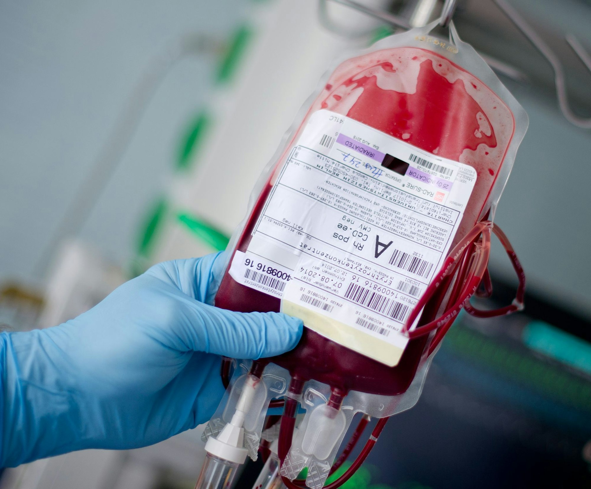 Pro Tag werden etwa 15.000 Blutspenden benötigt. (Archivbild)