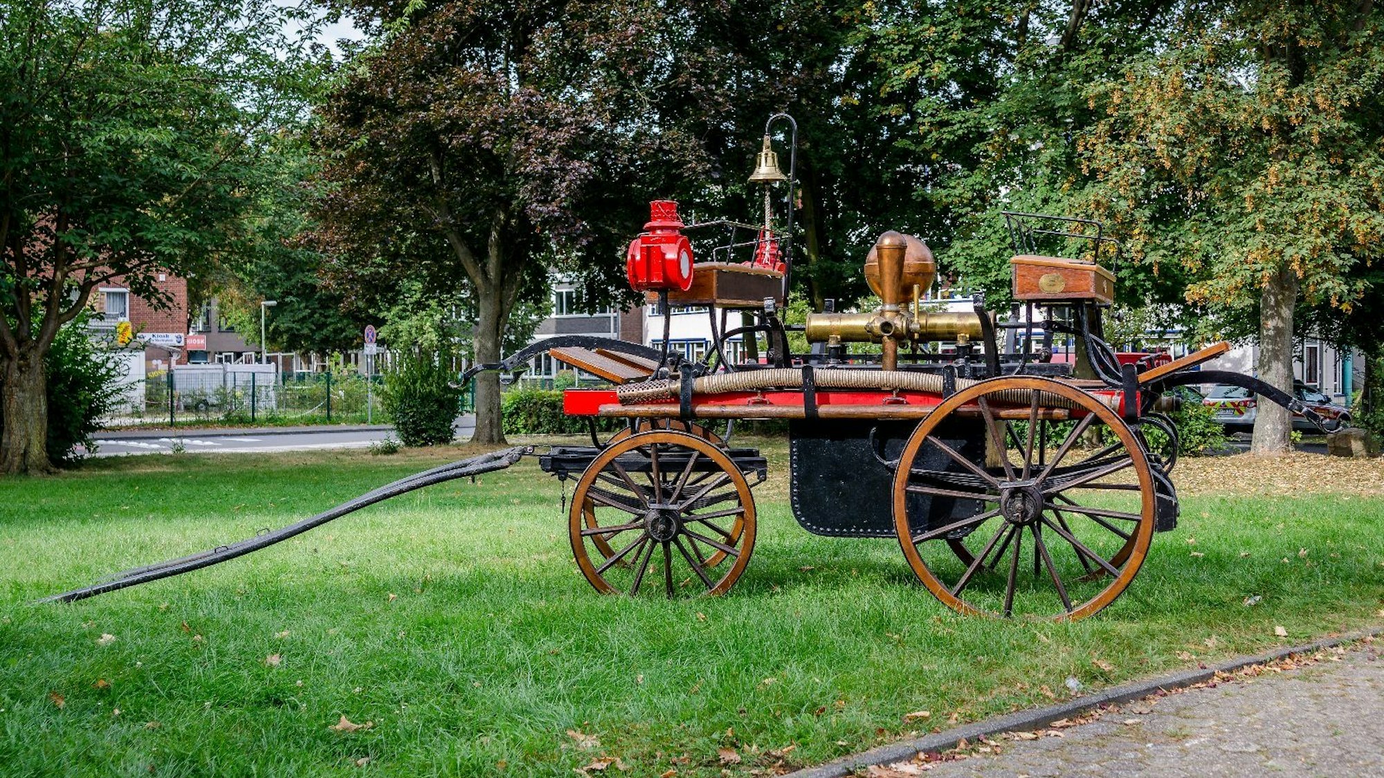 Das Bild zeigt die Kutsche, mit der die Spritze gefahren und bedient werden kann.