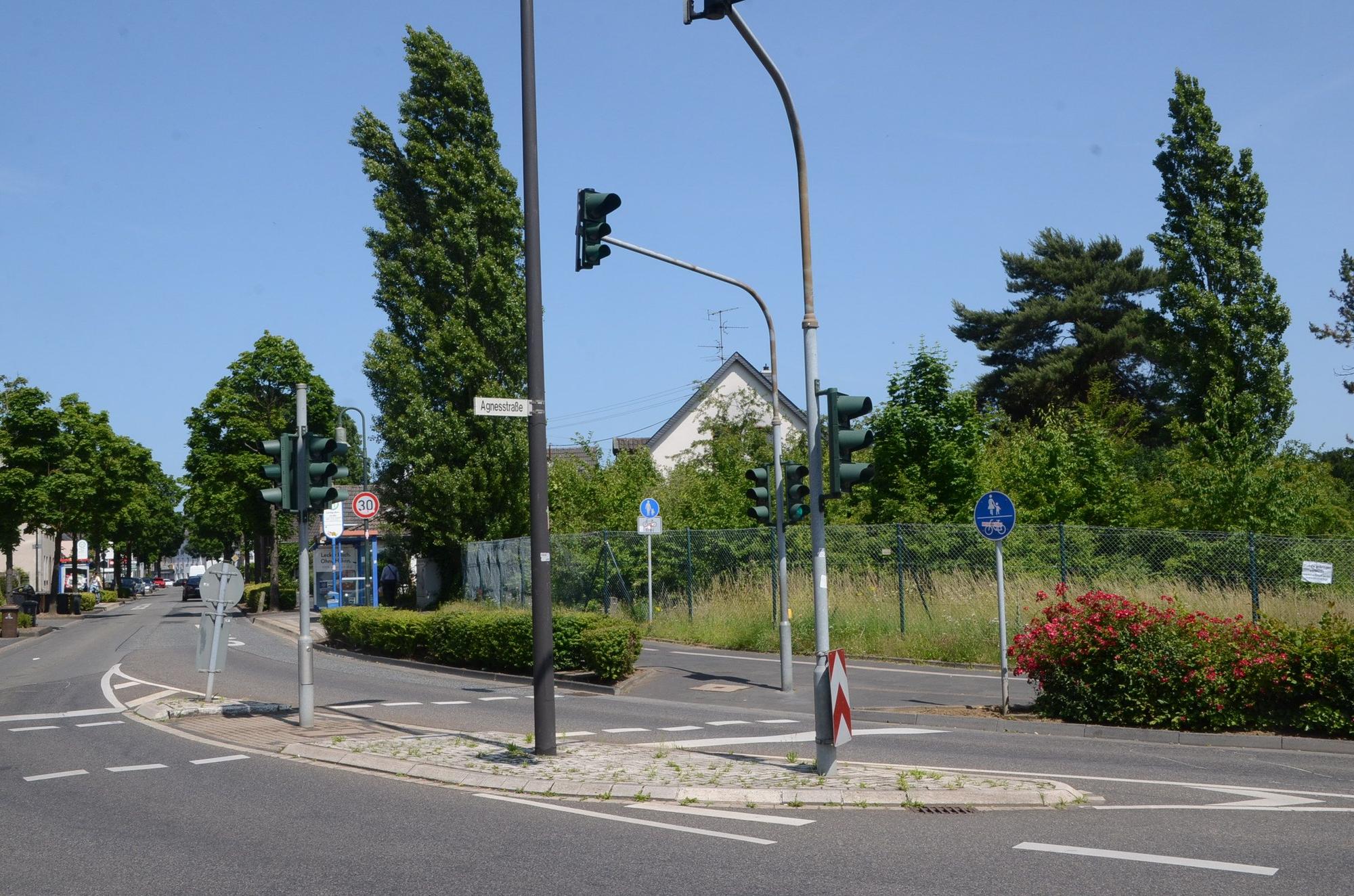 Am südlichen Ende der Sieglarer Straße könnte ein dreigeschossiger Neubau entstehen