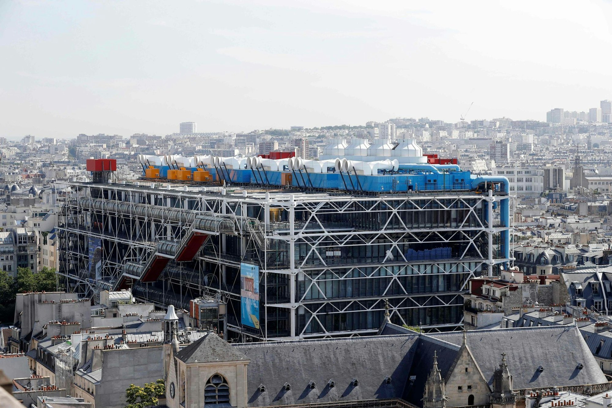 Blick auf das 1977 eröffnete Centre Pompidou in Paris. Das Museum schließt Ende 2025 wegen Renovierung bis voraussichtlich 2030. Die Arbeiten umfassen unter anderem die Entfernung von Asbest und die Installation neuer Aufzüge.