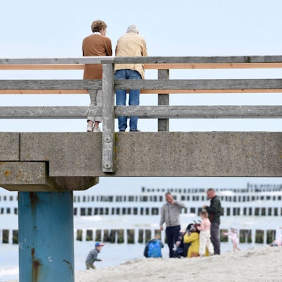 Den Ruhestand genießen: Mit dem Rentenbescheid und der ersten Zahlung beginnt der neue Lebensabschnitt.