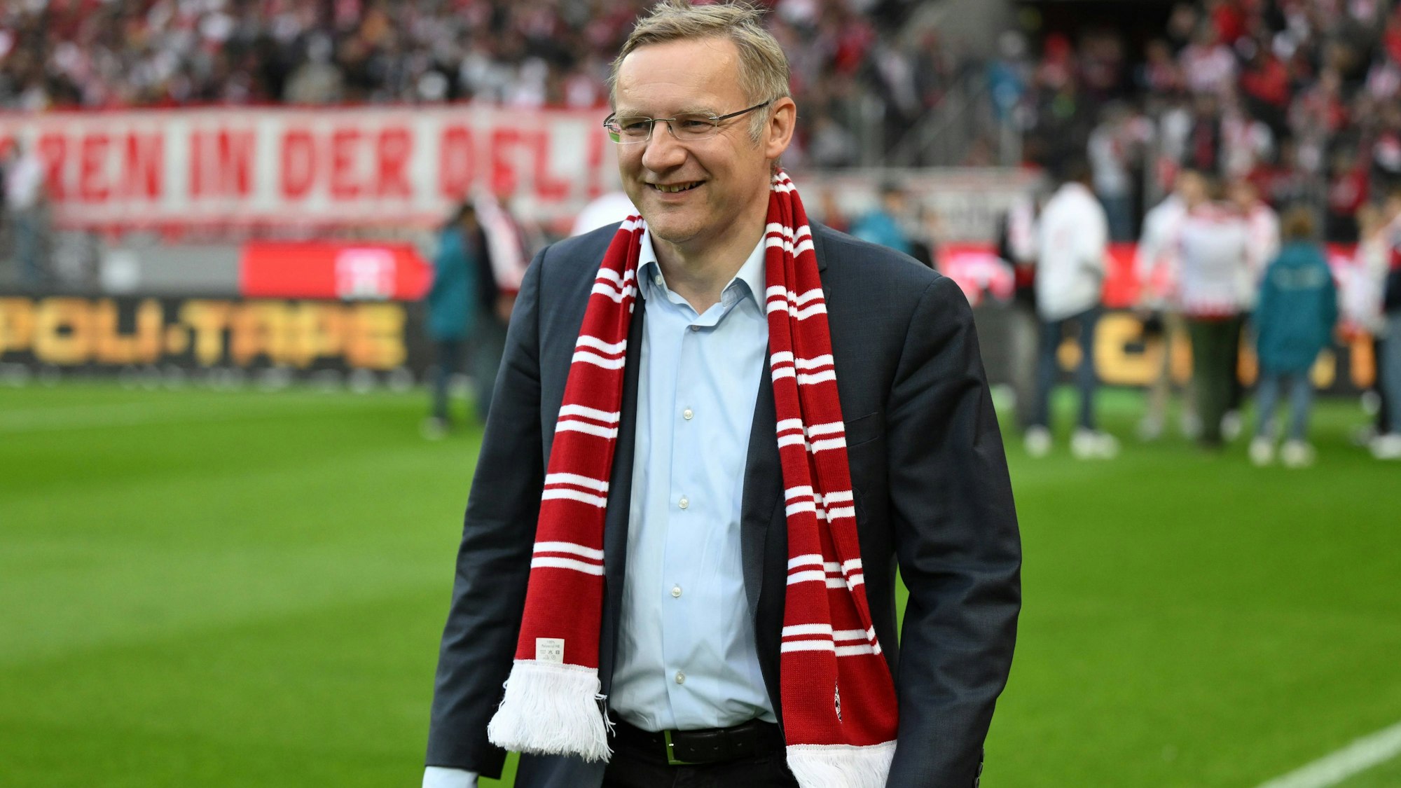 Eckhard Sauren, ehemaliger Vizepräsident des 1. FC Köln und stolzer Besitzer von Flatten the Curve.