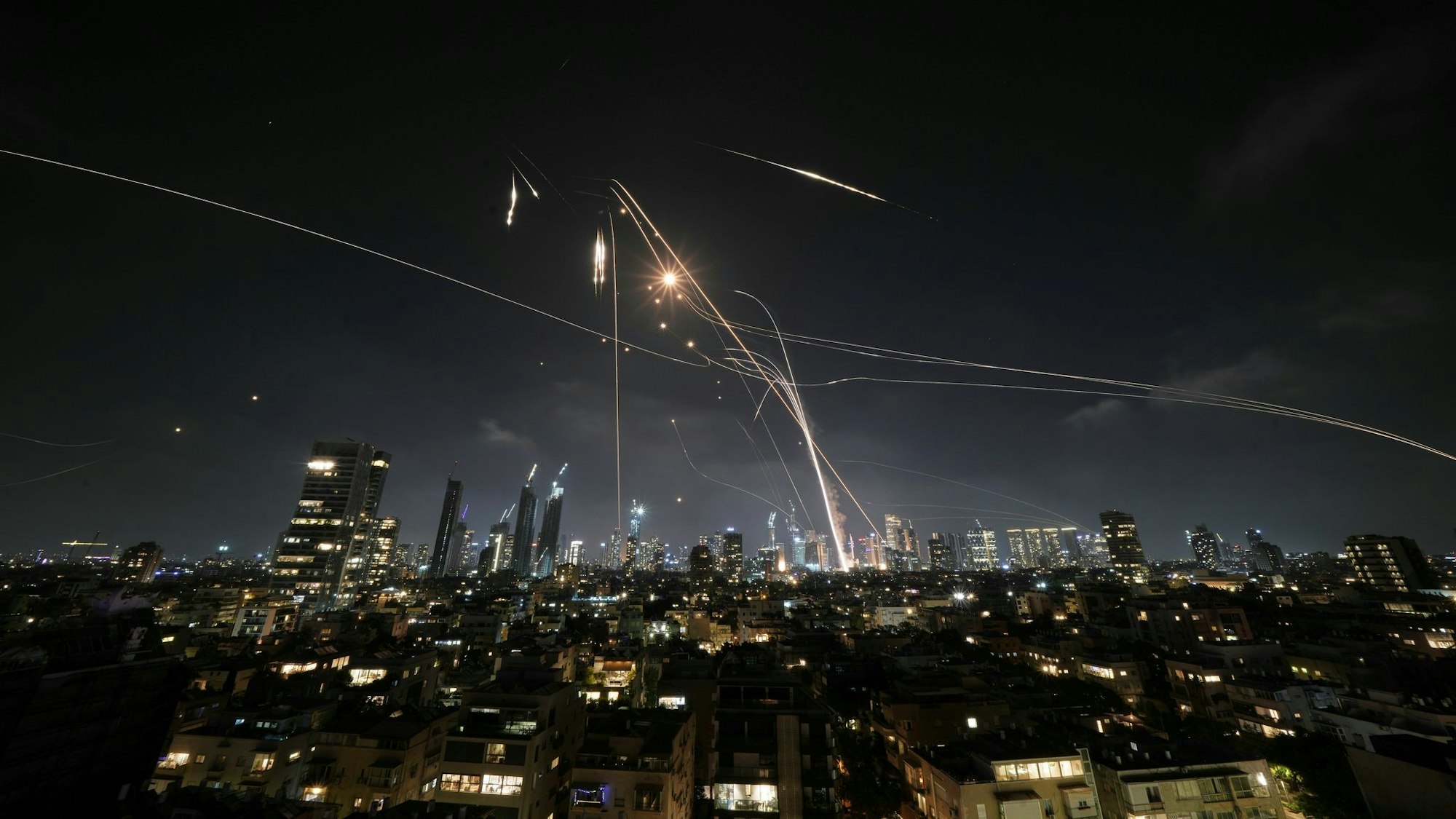 Iran hat mit einem Gegenangriff auf Israel begonnen.