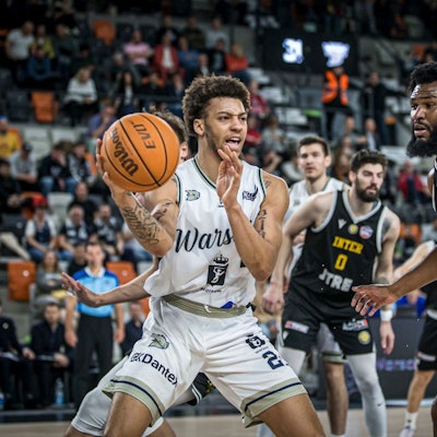 Flügelspieler Alijah Comithier (links) hat einen Vertrag bei den Telekom Baskets Bonn bis 2027 unterzeichnet.
