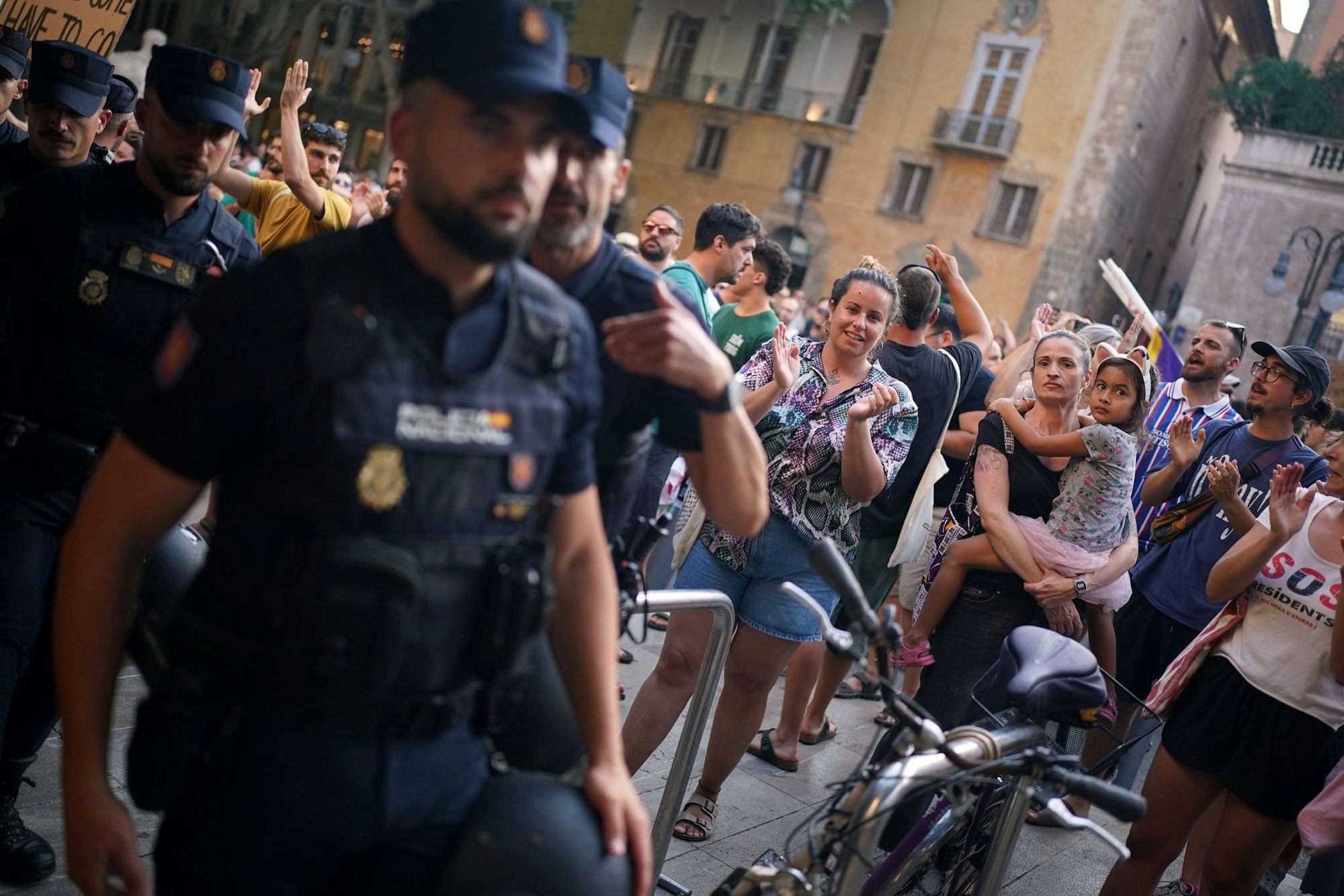 An der Demonstration nahmen auch viele Familien mit kleinen Kindern teil.