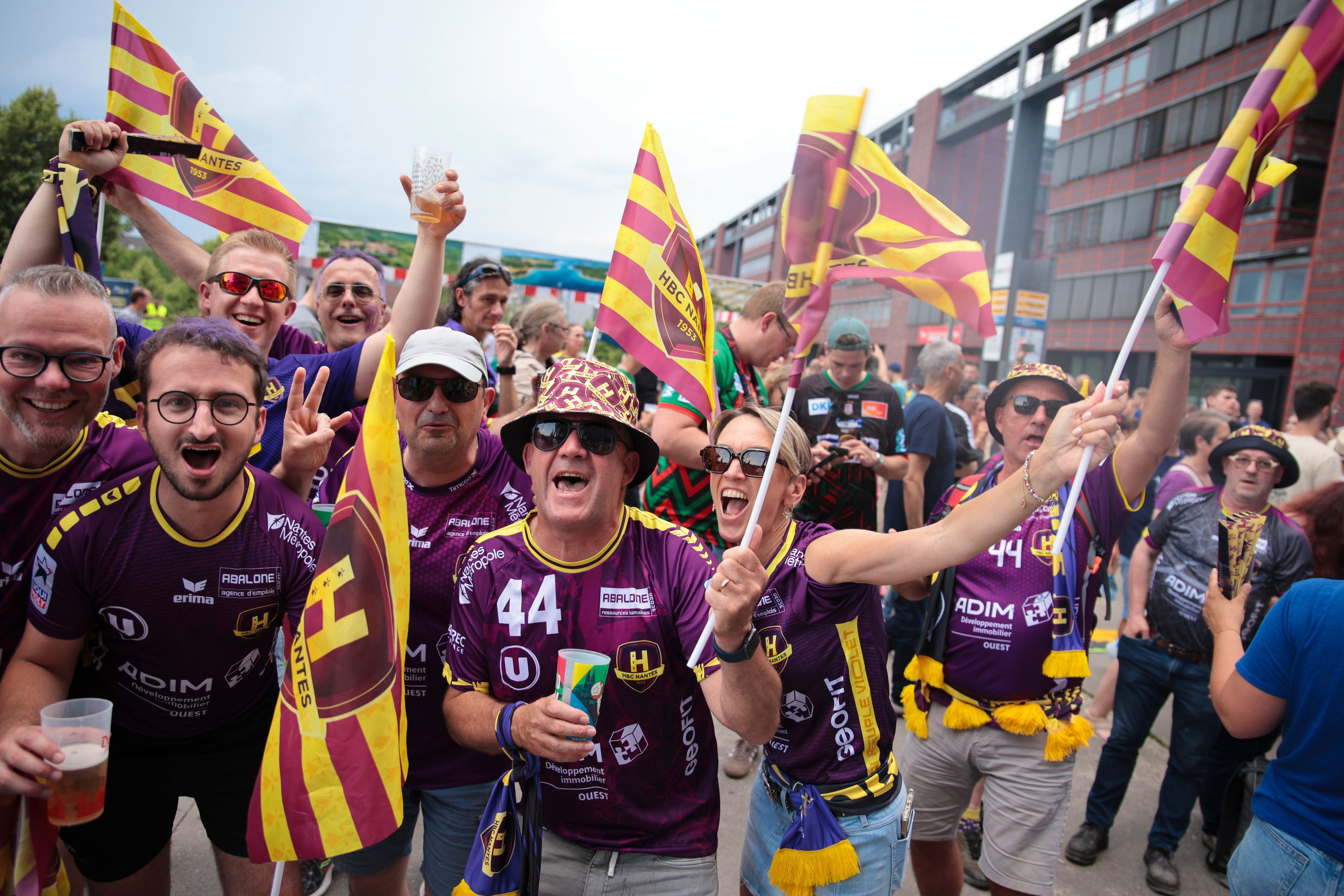 Fans des FC Nantes beim EHF Final Four im April 2025.