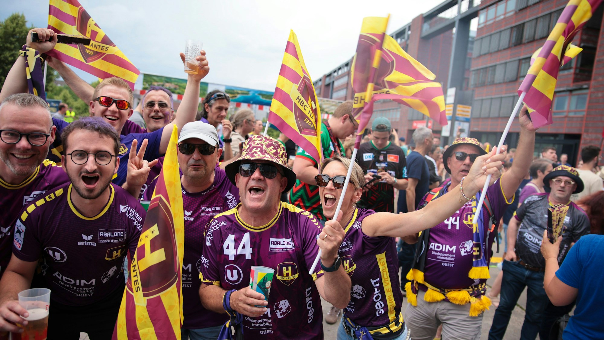 Fans des FC Nantes beim EHF Final Four im April 2025.