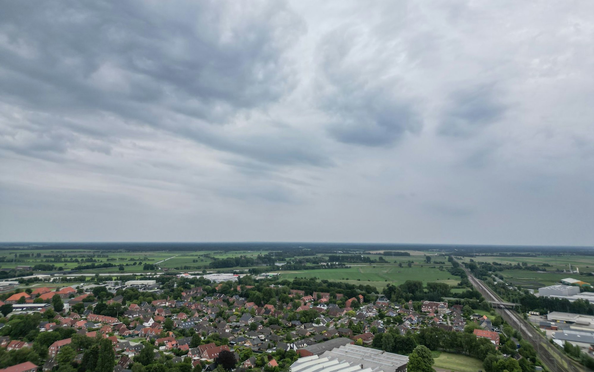 Der Deutsche Wetterdienst hat bundesweit alle bestehenden Unwetterwarnungen vor schweren Gewittern aufgehoben.