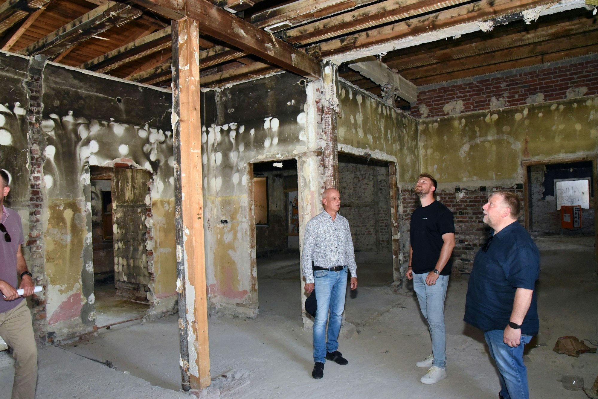 Das alte Gebäude des Bahnhof in Ründeroth wird saniert und umgebaut. Vorstellung des Umbaukonzepts in ein Hotel durch die Gemeinde Engelskirchen und die Architekten des Vorhabens.