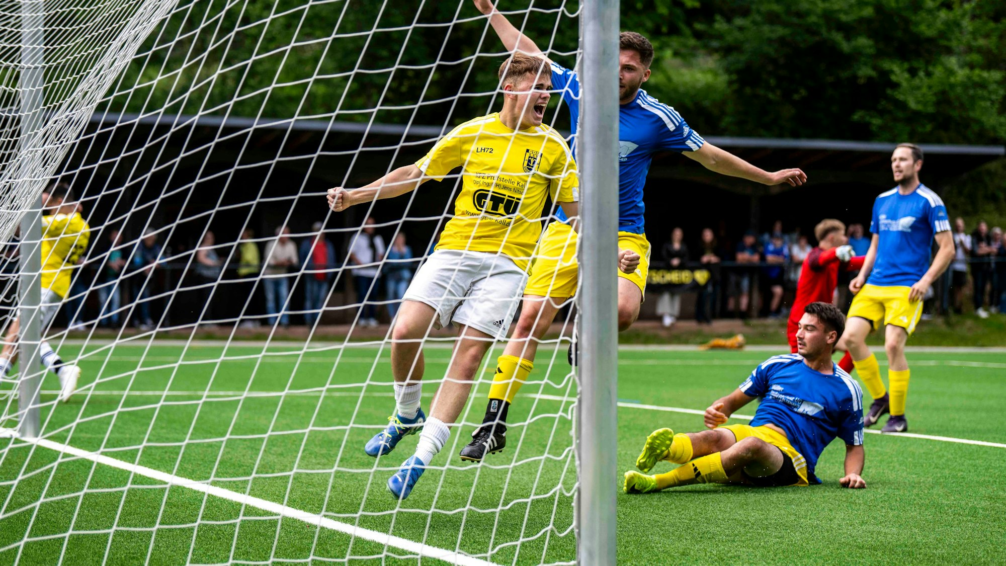 Das Bild zeigt den jubelnden Jan Malsbenden.