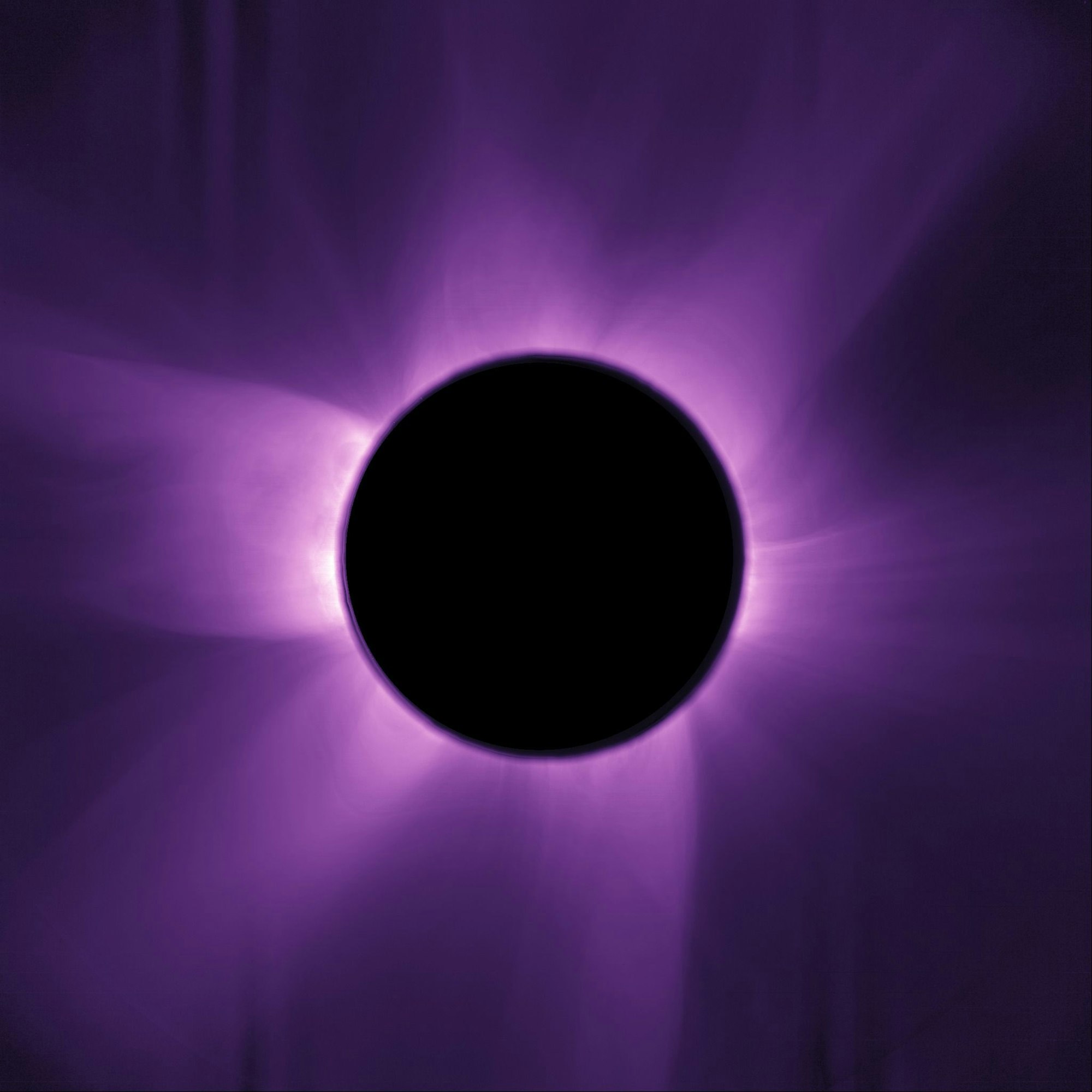Auf diesem Foto ist die künstlich eingefärbte, innere Sonnenkorona zu sehen.