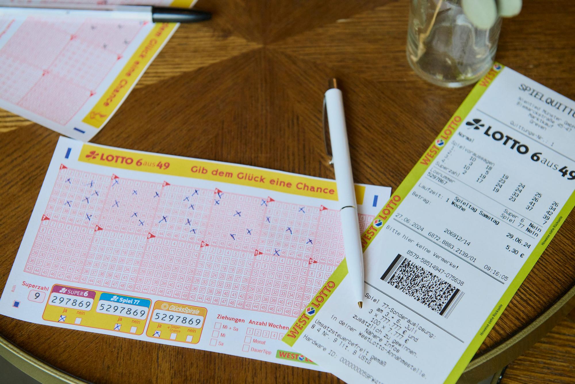 Ein WestLotto-Kunde wird mit seinem Tipp für die LOTTO 6aus49-Ziehung am Samstag (14. Juni 2025) in Gewinnklasse 2 zum Millionär.