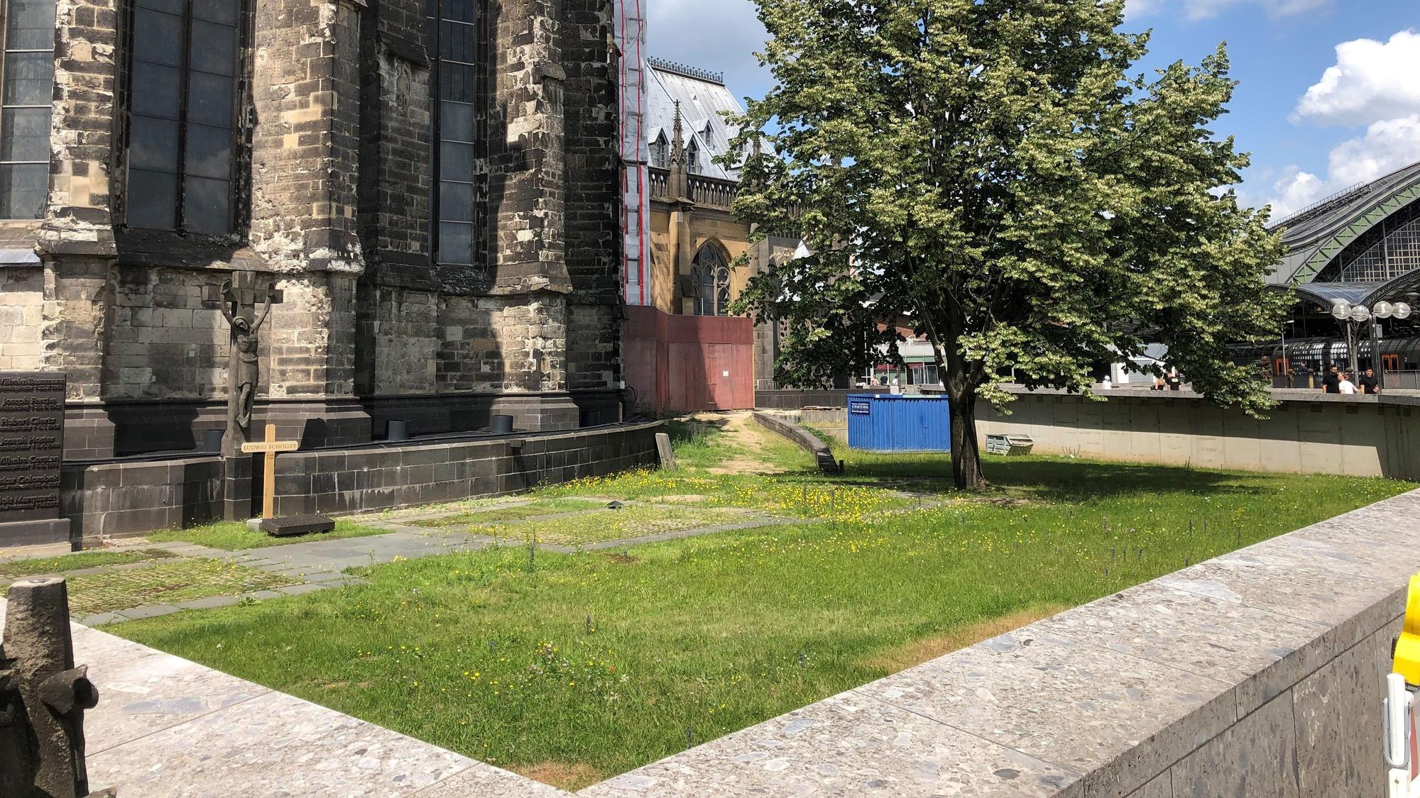 Der Domherrenfriedhof am Kölner Dom.