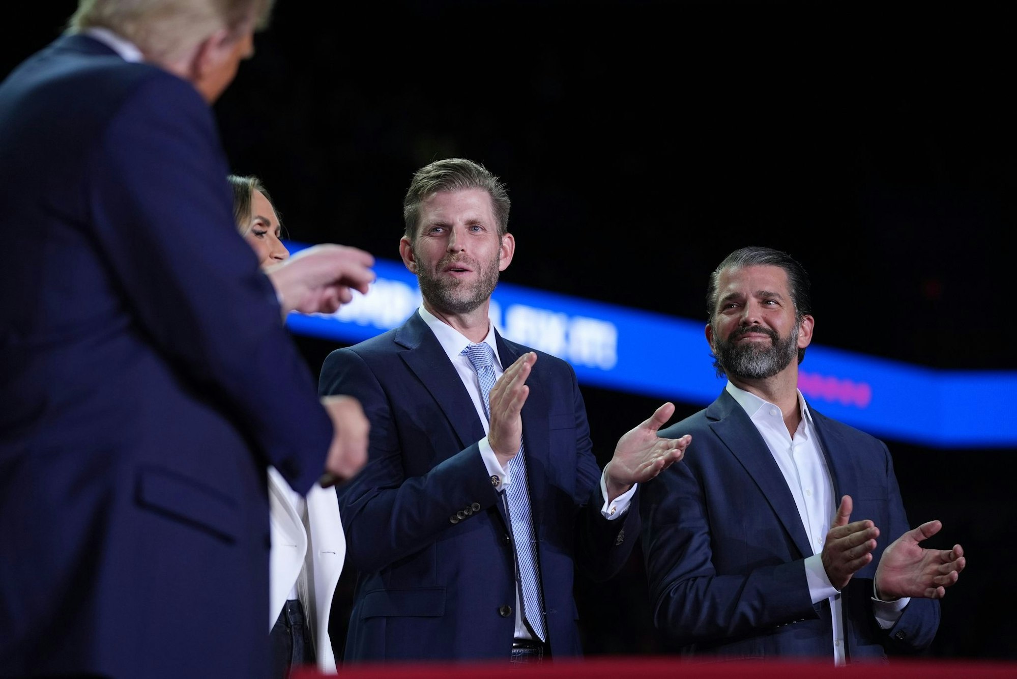 Unter dem Namen «Trump Mobile» sollen ein eigener Handyvertrag und ein Smartphone namens «T1» auf den Markt kommen. (Archivbild)