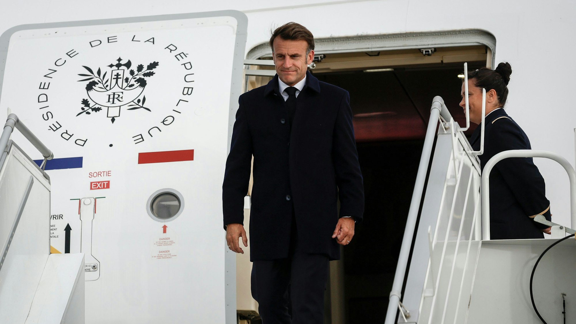 Der französische Präsident Emmanuel Macron trifft ein, um am G7-Treffen der Staats- und Regierungschefs teilzunehmen, das in der nahe gelegenen Gemeinde Kananaskis stattfindet.