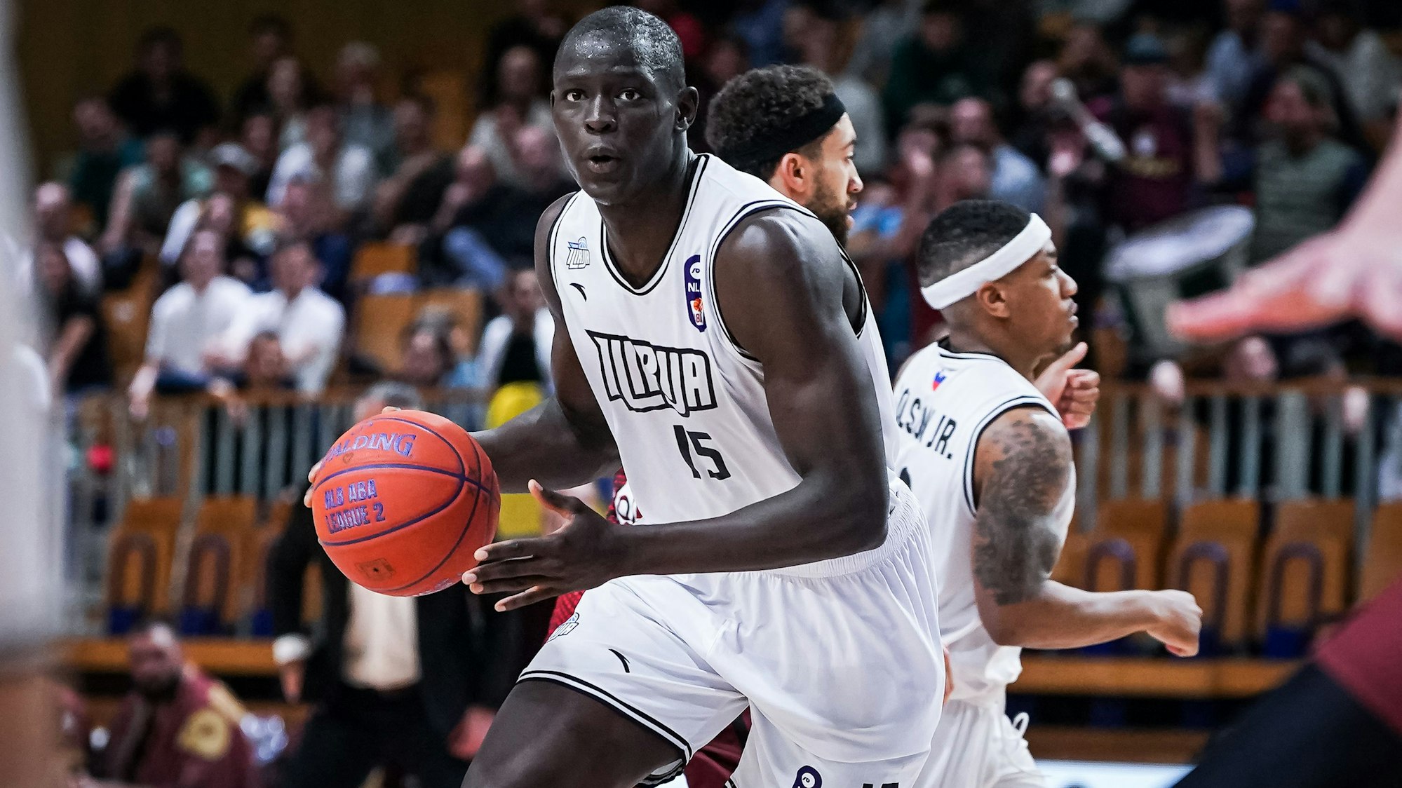 Kur Jongkuch in Aktion: Der Neu-Bonner ist auf Rebounding und Verteidigung spezialisiert.