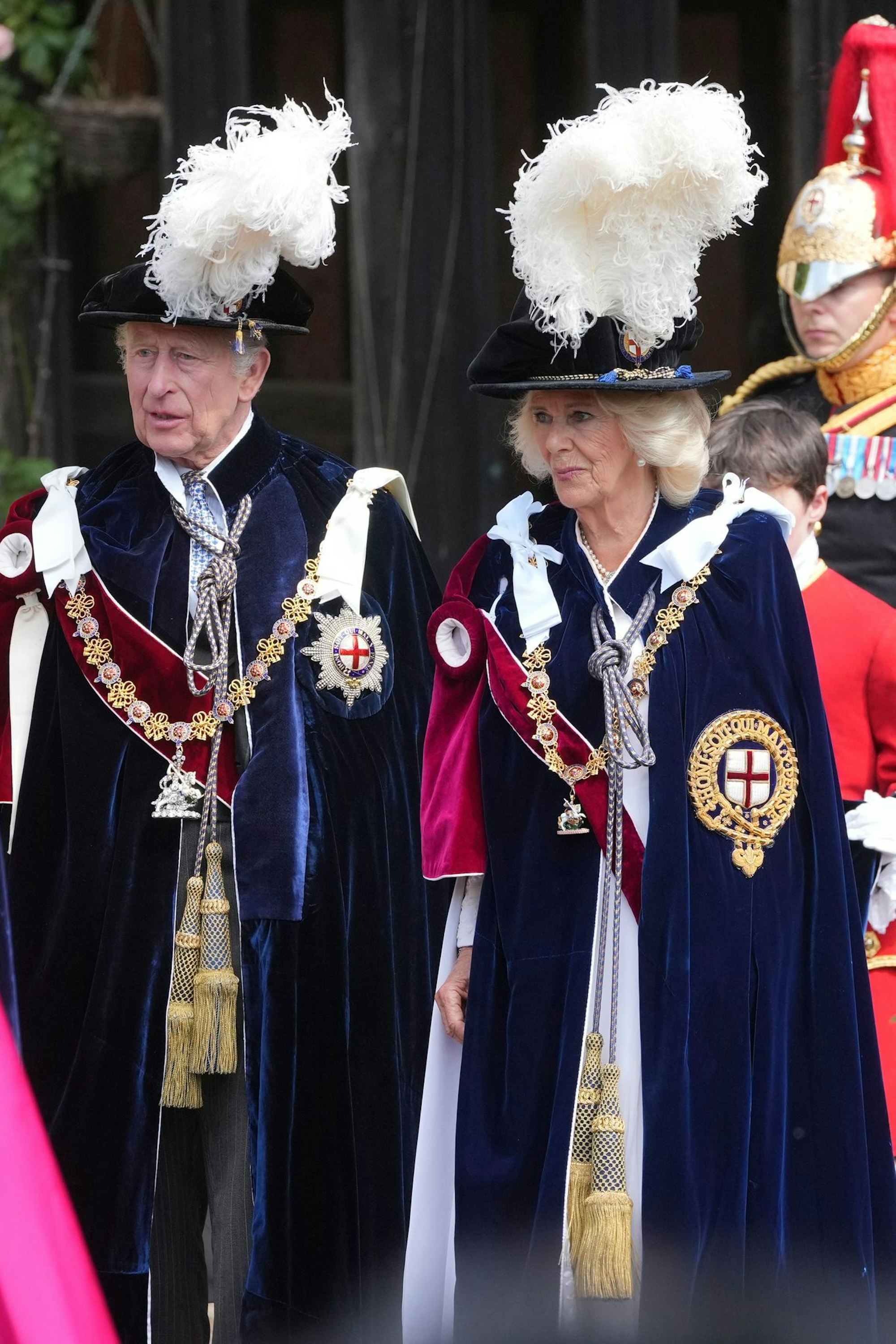 Der König und die Königin im vollen Ornat.