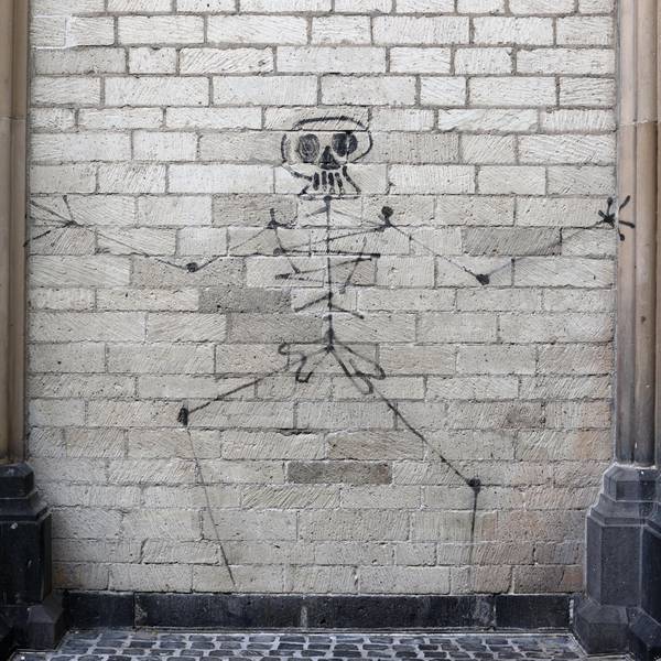 Das frisch restaurierte „Totentanz“-Graffiti des Künstlers Harald Naegeli