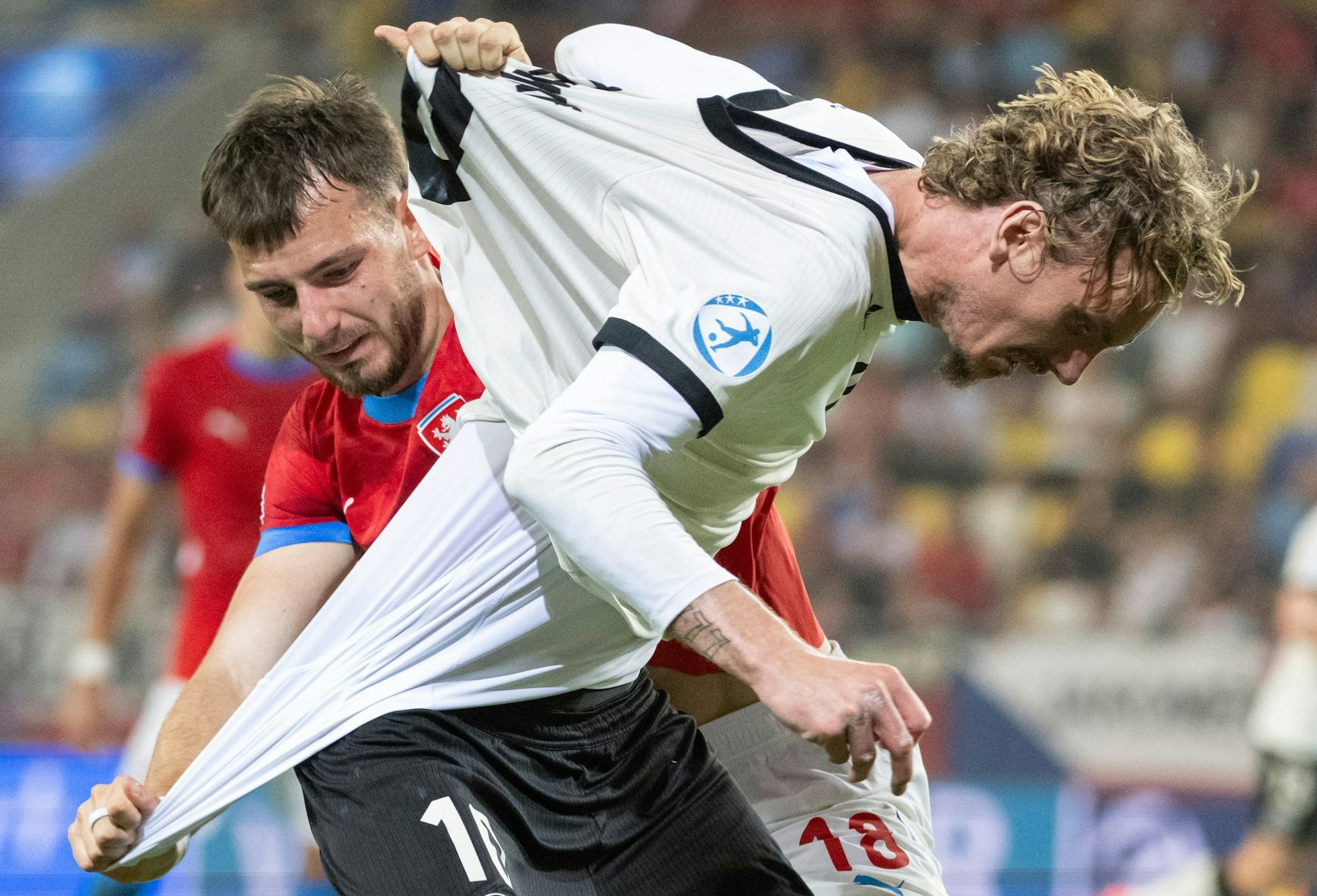 Nick Woltemade wurde immer wieder hart attackiert.