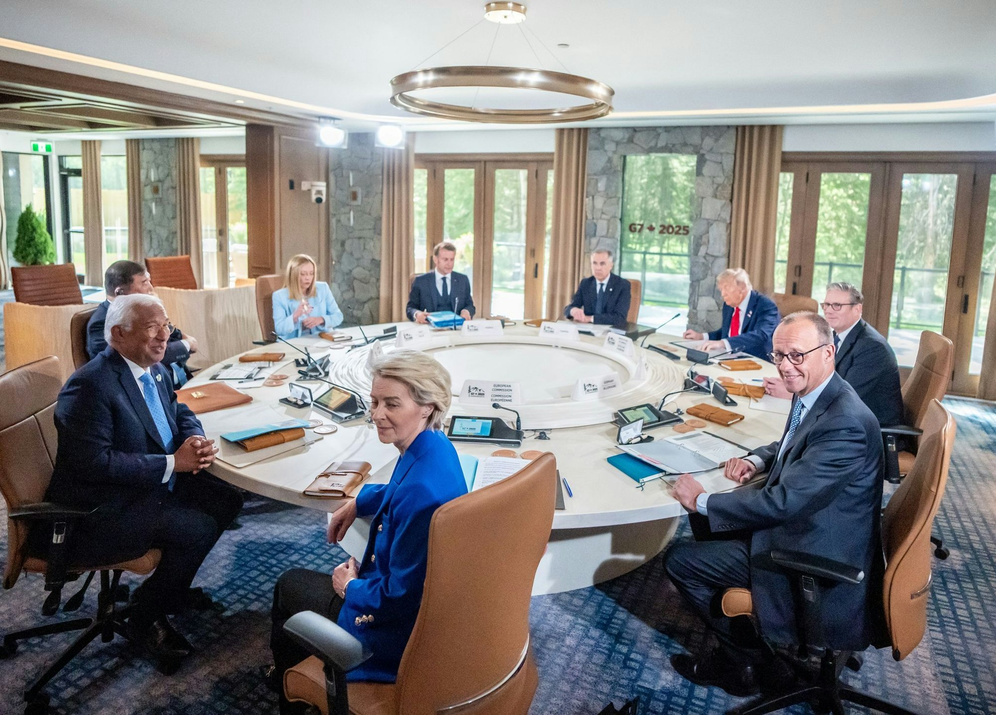 An einem Runden Tisch ist die G7 sich zumindest räumlich sehr nahe.
