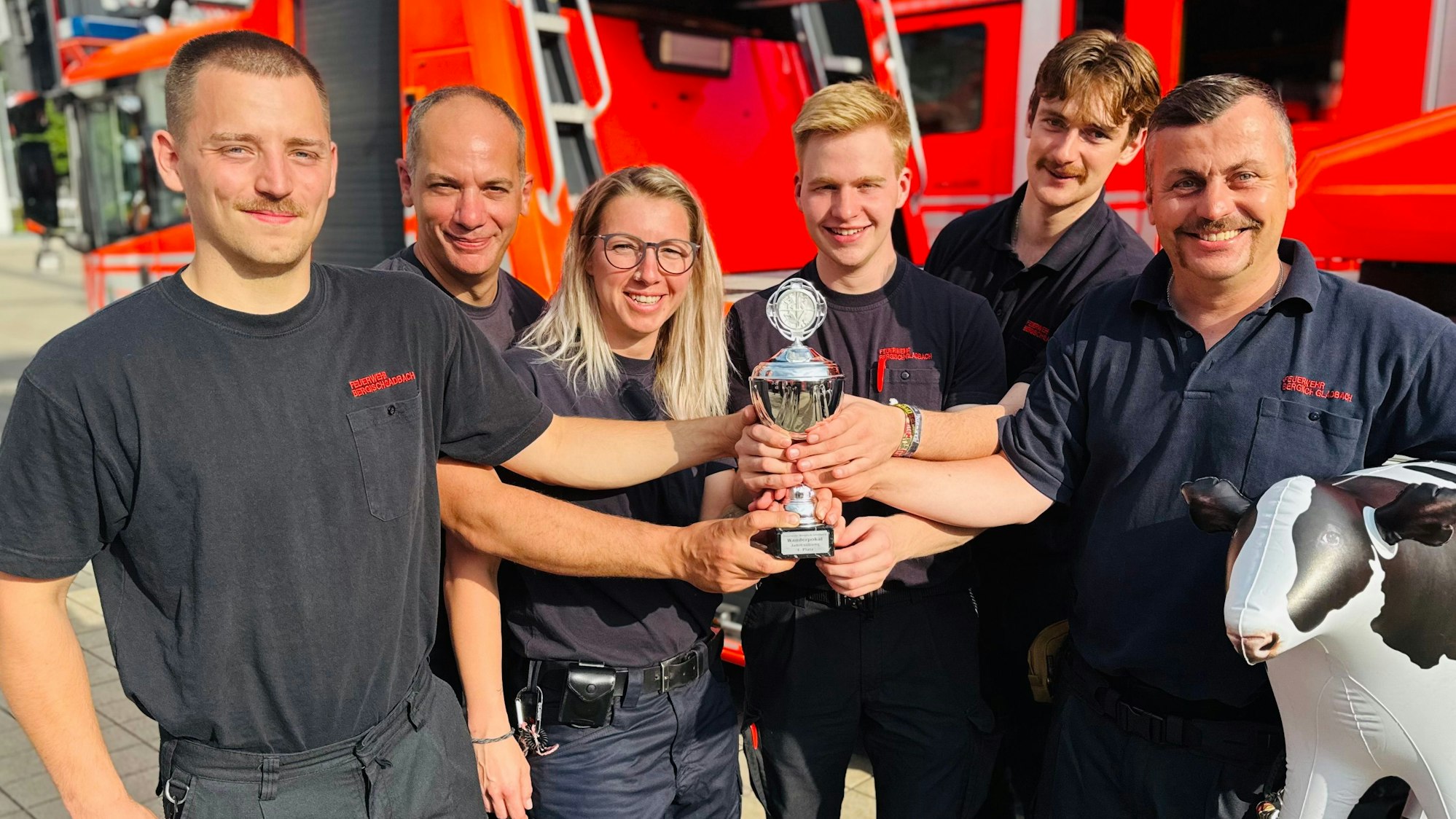 Die Gewinner des Wanderpokals der Feuerwehr Bergisch Gladbach. Die Staffel der Wachabteilung 3 der Feuer- und Rettungswache 1