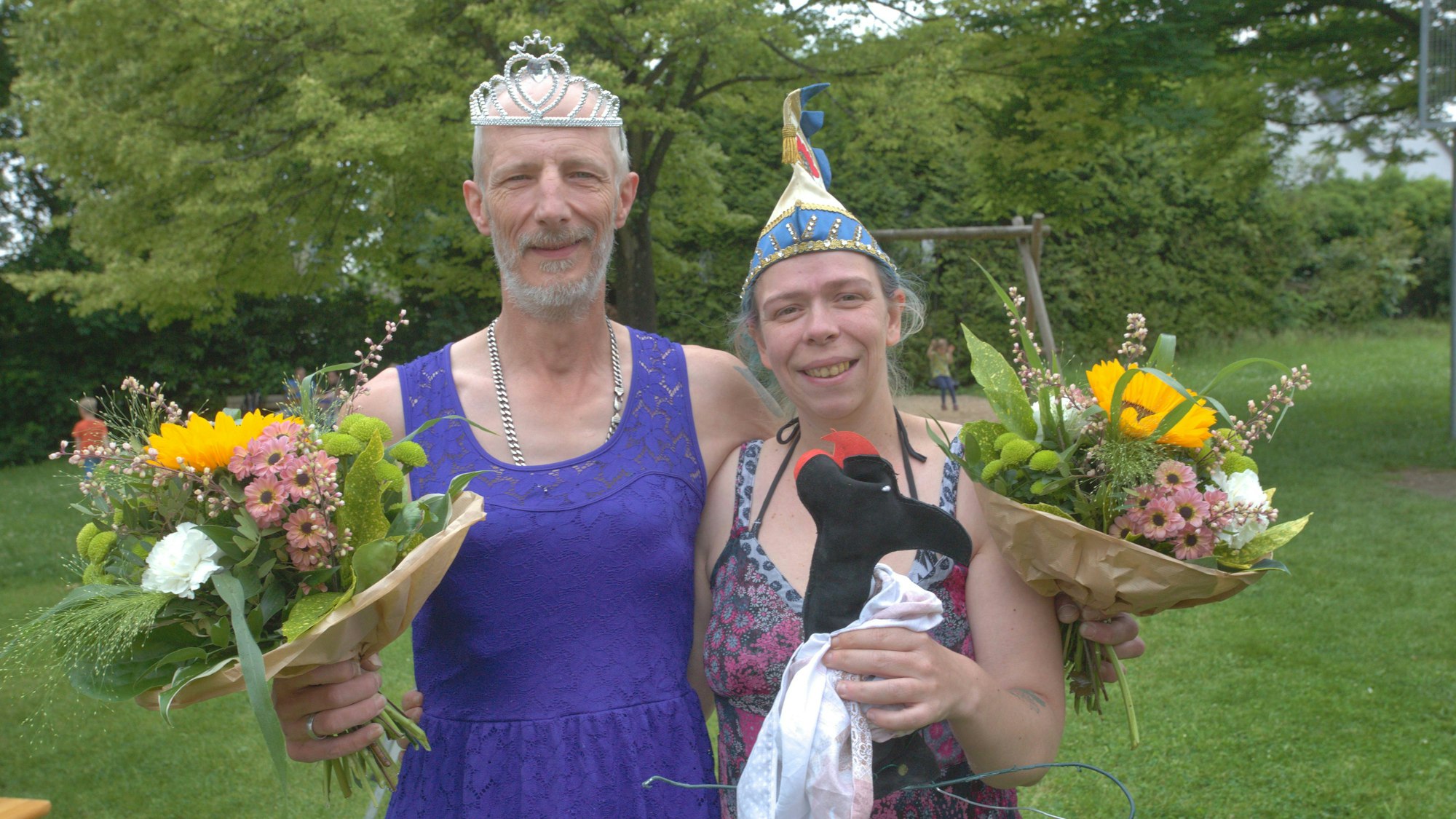 Das Foto zeigt die neue Hahnenkönigin Caro Suhr und ihren Ehemann Rolf Suhr.