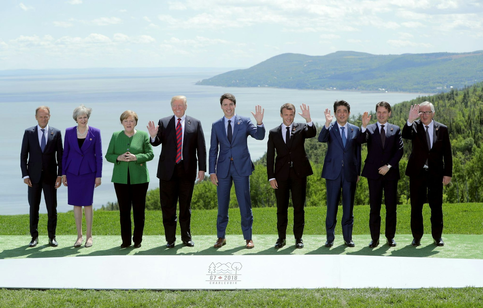 Beim traditionellen Familienfoto zeigten die Staats- und Regierungschefs sich gut gelaunt - doch später ließ US-Präsident Donald Trump den Gipfelkompromiss platzen. (Archivbild)