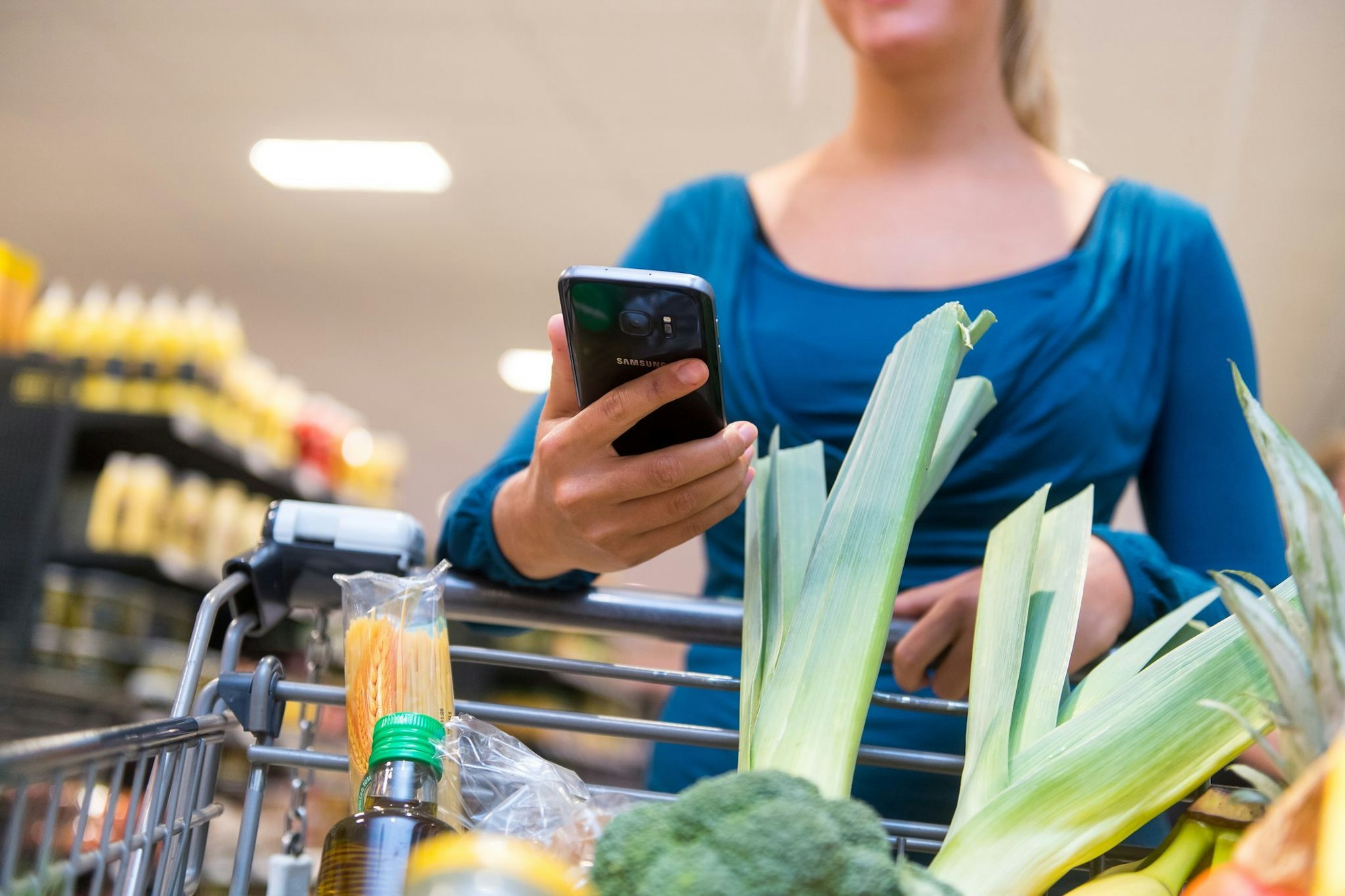 Gläserne Kundin: Super-Apps können das Kaufverhalten auswerten und steuern.