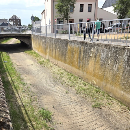 Das ausgetrocknete Bett des Orbach.