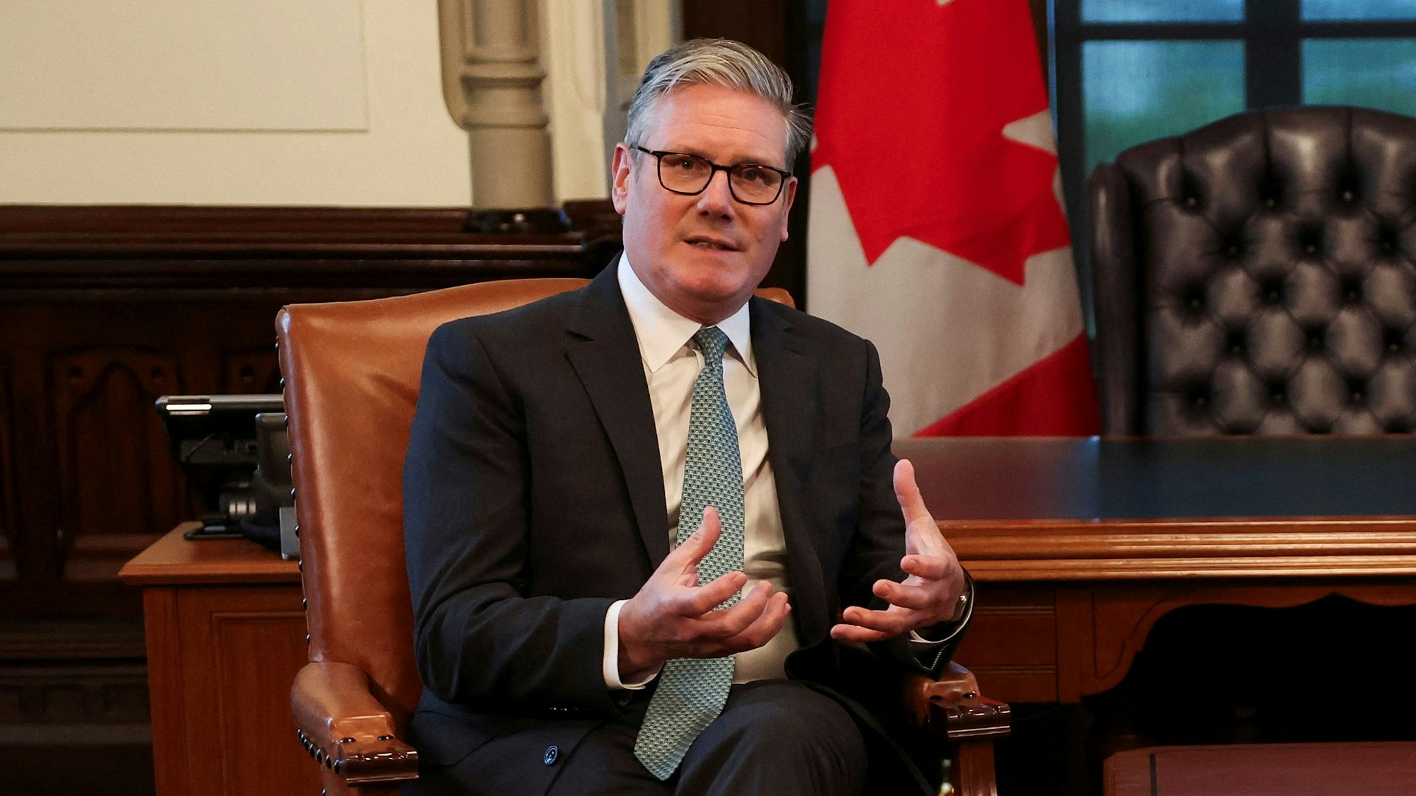 Großbritanniens Premierminister Keir Starmer spricht bei seinem Treffen mit Kanadas Premierminister Carney auf dem Parliament Hill in Ottawa, Ontario, vor Beginn des G7-Gipfels.
