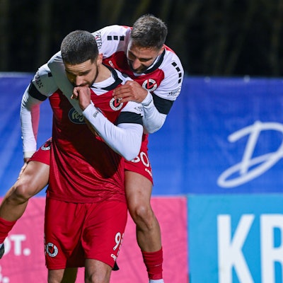 2. Bundesliga - Viktoria Köln - VfL Osnabrück am 08.12.2024 im Sportpark Höhenberg in Köln Jubel, Torjubel, Torschuetze, Torschütze Lex-Tyger Lobinger Koeln jubelt nach seinem Tor zum 0:1 mit Serhat-Semih Güler / Gueler Koeln. *** 2 Bundesliga Viktoria Köln VfL Osnabrück on 08 12 2024 at Sportpark Höhenberg in Cologne Cheering, goal celebration, goal scorer, goal scorer Lex Tyger Lobinger Koeln cheers after his goal to 0 1 with Serhat Semih Güler Gueler Koeln MT