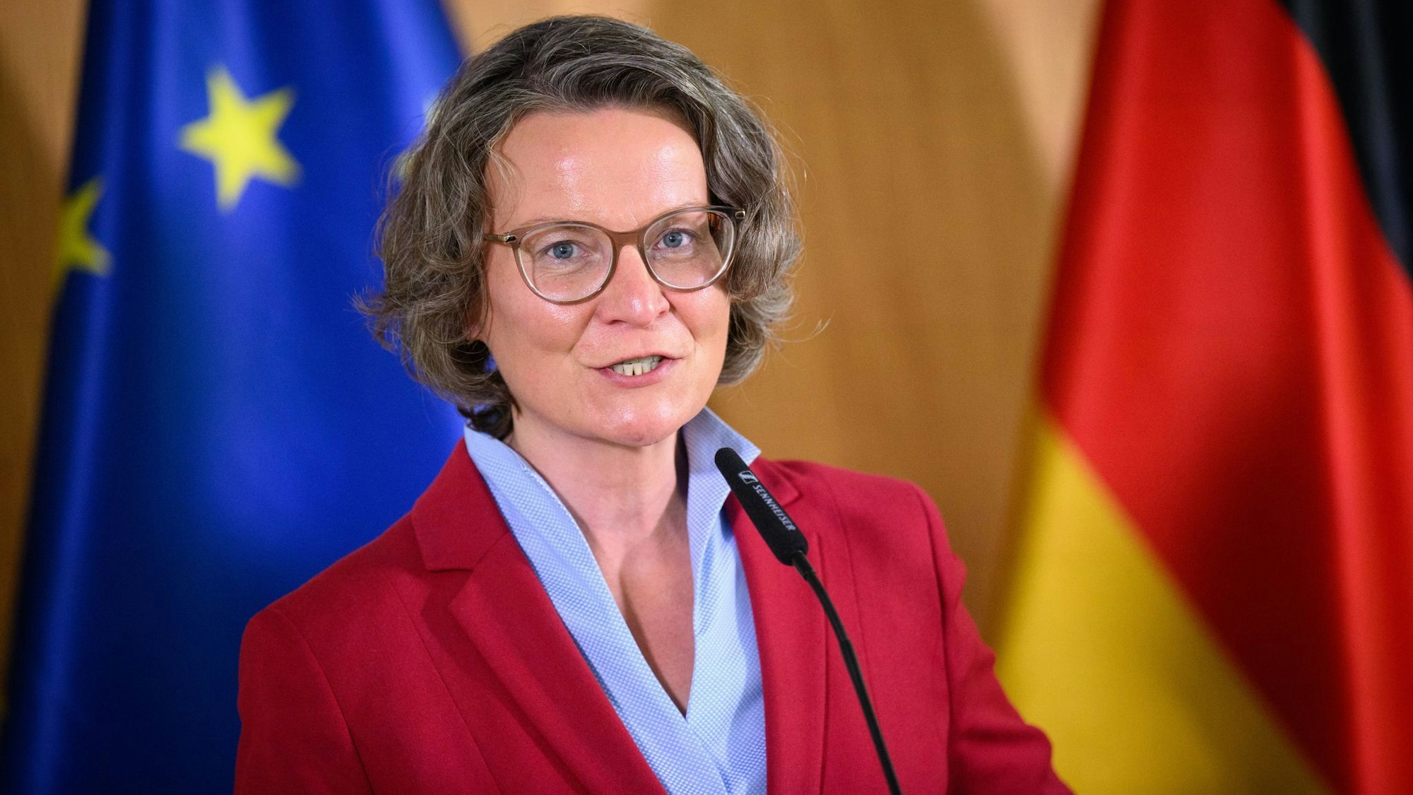 NRW-Bauministerin Ina Scharrenbach (CDU) hat eine schwere Erkrankung öffentlich gemacht. (Foto-Archiv)