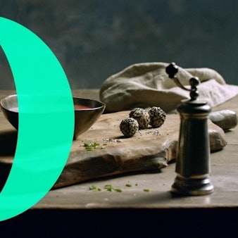 Logo mit Schriftzug und Hintergrund von „Das perfekte Dinner“.