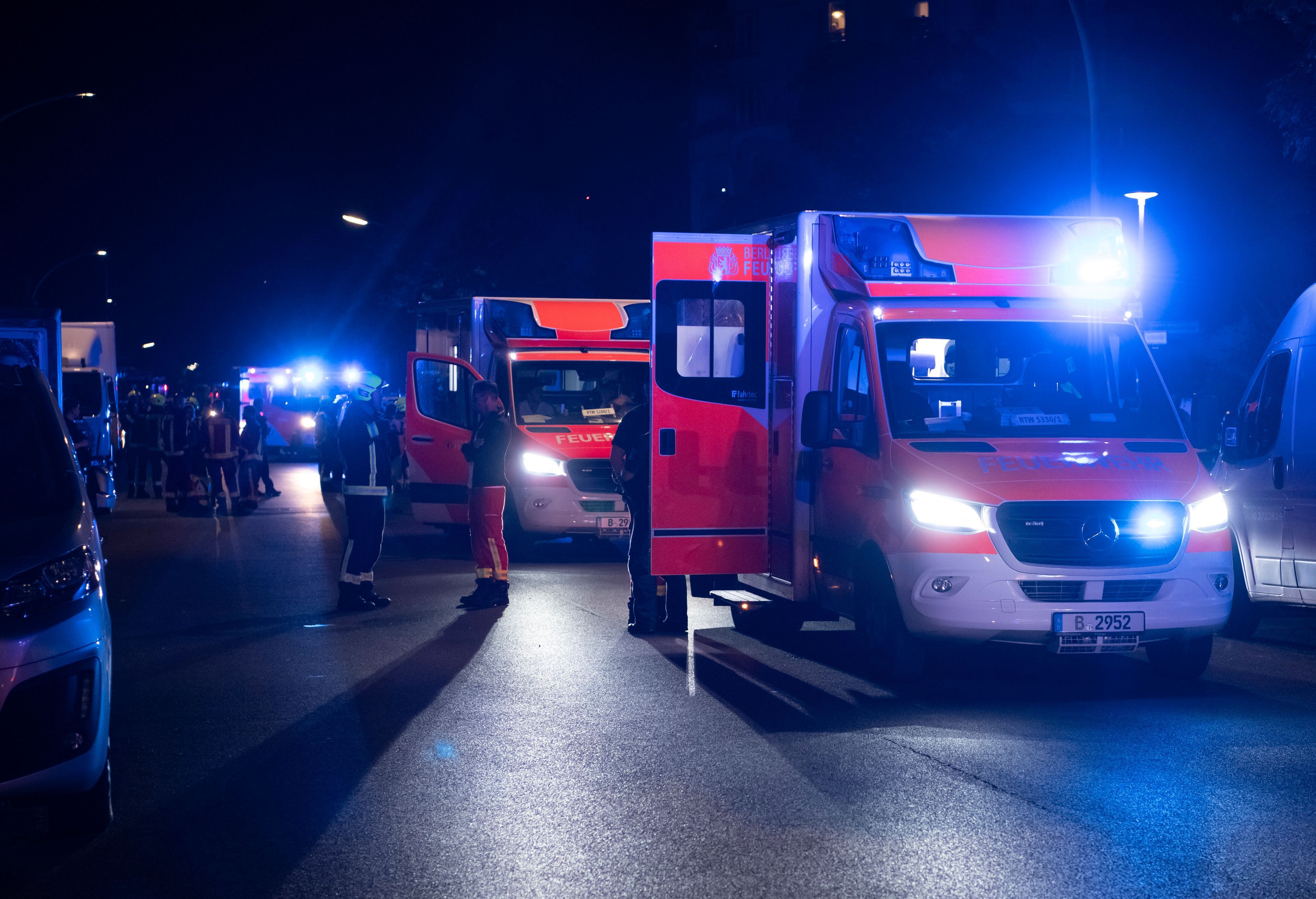 Die Feuerwehr war mit mehreren Rettungswagen vor Ort (Symbolfoto).