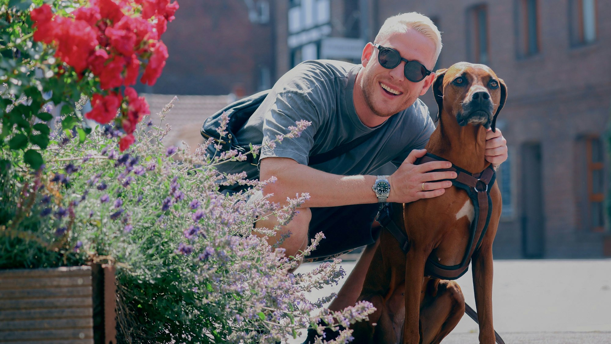12.06.2025, Köln: Veedelsspaziergang mit dem Musiker Mo Torres durch Bickendorf in Köln. Foto: Thilo Schmülgen