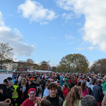 Die Entlastungsfläche auf der Uniwiese am Elften Elften 2024.