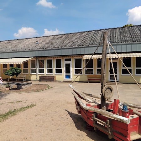 Aktion Kindergarten, Elterninitiative Neunkirchen-Seelscheid: Dieser einstöckige Anbau wird abgerissen und durch einen zweistöckigen Neubau in Modulbauweise ersetzt.