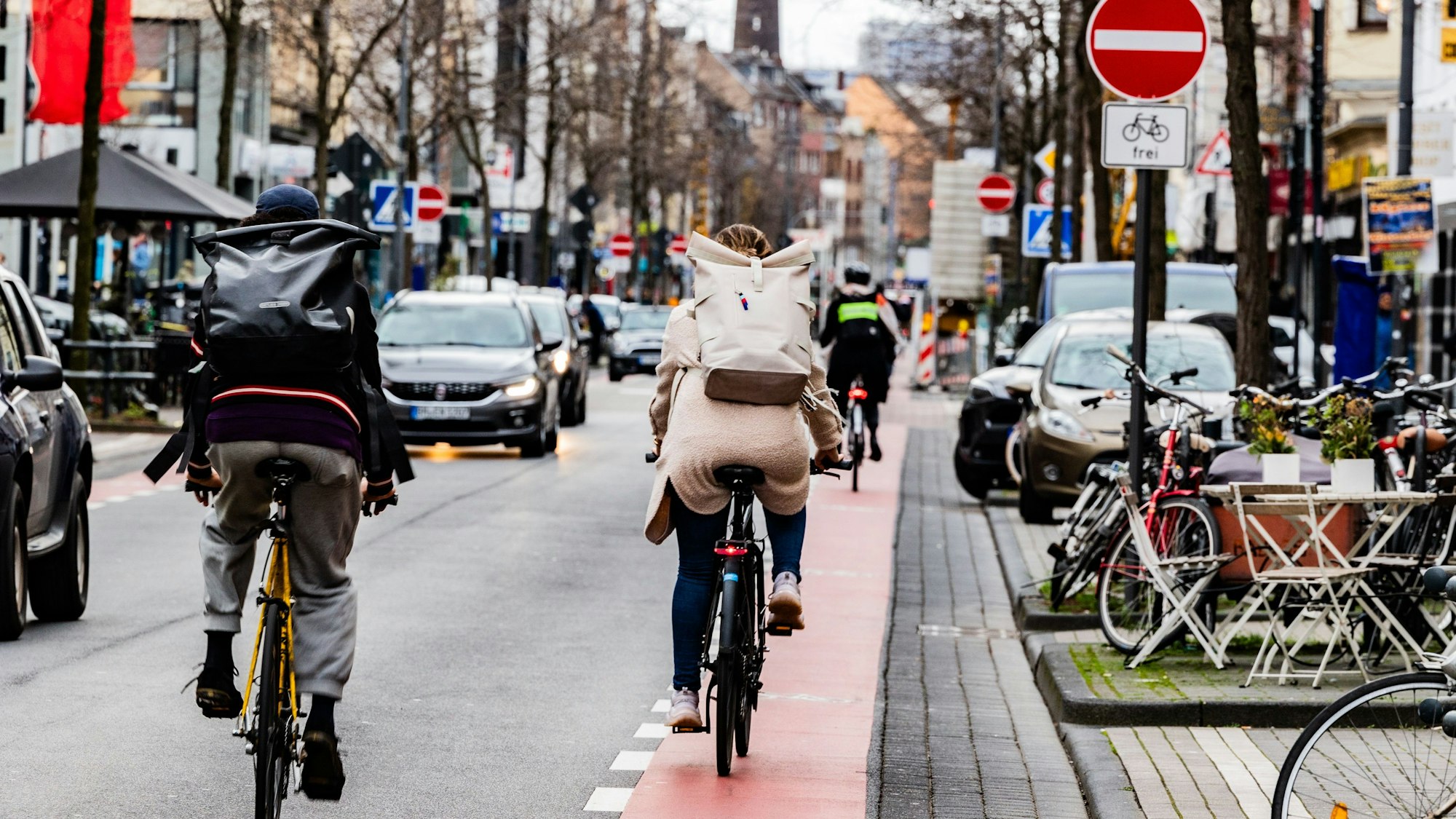 Auf der Venloer Straße hat sich die Situation für die Radfahrenden verbessert.