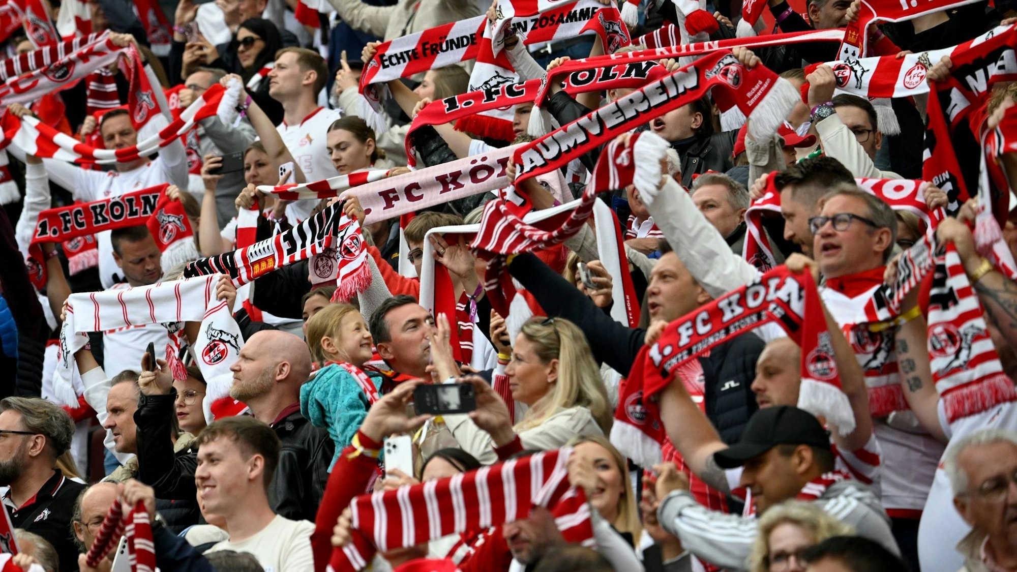 25.500 Dauerkarten gibt es im Stadion des 1. FC Köln.