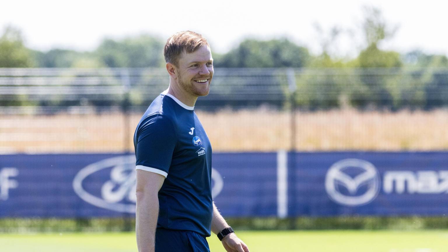Marian Wilhelm, Viktoria Kölns neuer Trainer, beim Trainingsauftakt in Brück