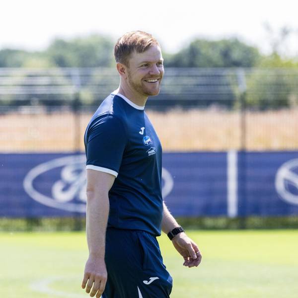 Marian Wilhelm, Viktoria Kölns neuer Trainer, beim Trainingsauftakt in Brück